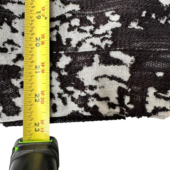 DEX Clothing Black White Abstract Destroyed Knit Crew Lightweight Sweater NWT - Picture 5 of 10